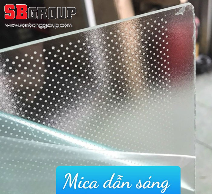 Tấm mica dẫn sáng